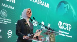 Bakan Göktaş, şehit aileleri ve gazilerle iftarda buluştu