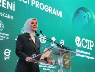 Bakan Göktaş, şehit aileleri ve gazilerle iftarda buluştu