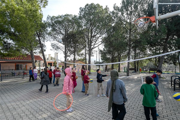 Büyükşehirden okullara spor malzemesi desteği Büyükşehirden okullara spor malzemesi desteği