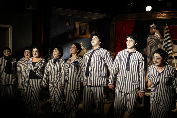 İzmit Belediyesi Sanat Akademisi’nin yeni sahnesi tiyatro oyunuyla açıldı