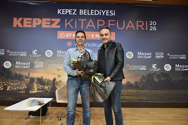 Kepez Kitap Fuarı’nda Nasuh Mahruki Söyleşisi gerçekleştirildi Kepez Kitap Fuarı’nda Nasuh Mahruki Söyleşisi gerçekleştirildi