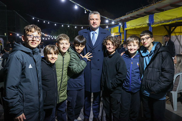 Başkan Duman, iftar sofrasında vatandaşlarla bir araya geldi Başkan Duman, iftar sofrasında vatandaşlarla bir araya geldi