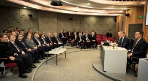 Adana’da sahipsiz hayvanlara yönelik çalışmalar değerlendirildi