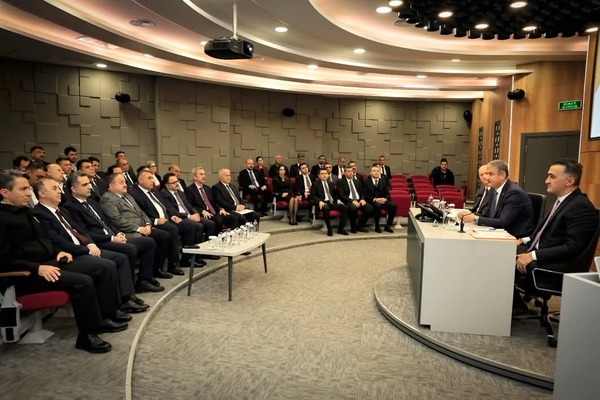 Adana’da sahipsiz hayvanlara yönelik çalışmalar değerlendirildi Adana’da sahipsiz hayvanlara yönelik çalışmalar değerlendirildi