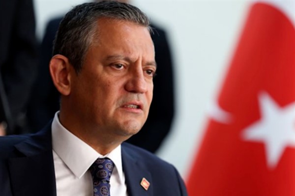 CHP Genel Başkanı Özel, Manisa’da partililerle bayramlaştı CHP Genel Başkanı Özel, Manisa’da partililerle bayramlaştı