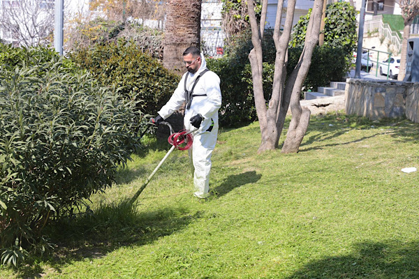 Konak’ın park ve sokaklarında bakım seferberliği sürdürüldü Konak’ın park ve sokaklarında bakım seferberliği sürdürüldü
