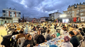 Kepez’de mahalle sakinleri iftar sofrasında buluştu Kepez’de mahalle sakinleri iftar sofrasında buluştu