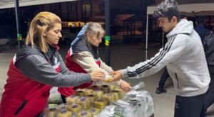 Yalova’da Kadir Gecesi’nde vatandaşlara ikramlarda bulunuldu