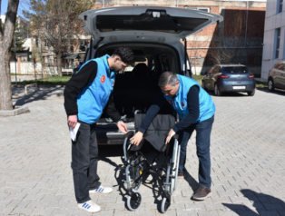 Siirt Belediyesi’nden özel bireylere medikal desteği