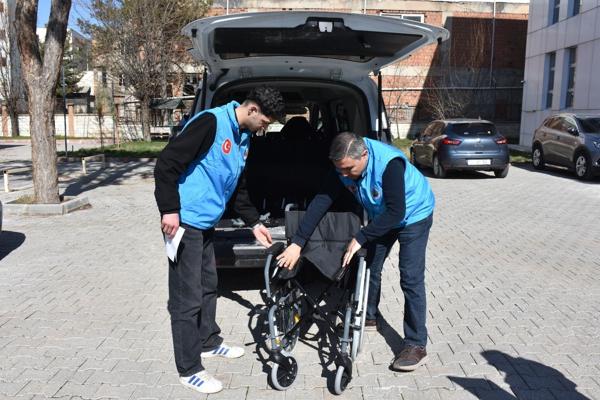 Siirt Belediyesi’nden özel bireylere medikal desteği