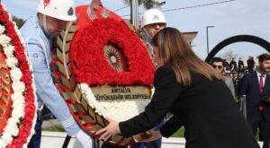 Antalya’da Çanakkale Zaferi’nin 111. yılı anma töreni düzenlendi Antalya’da Çanakkale Zaferi’nin 111. yılı anma töreni düzenlendi