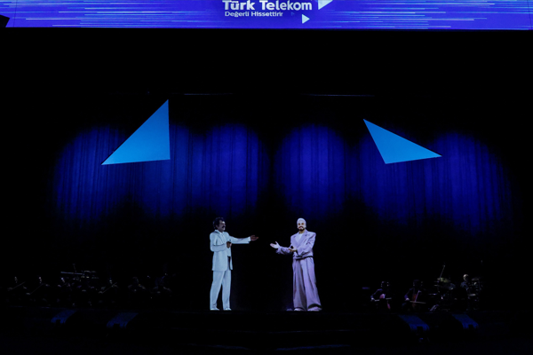 Türk Telekom ‘Herkes için 5G’ dedi ve AKM’de 5G ile gövde gösterisi yaptı Türk Telekom ‘Herkes için 5G’ dedi ve AKM’de 5G ile gövde gösterisi yaptı