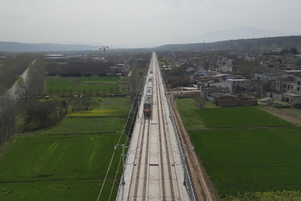 Xi’an-Şiyan hattında test çalışmaları başladı Xi’an-Şiyan hattında test çalışmaları başladı