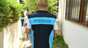 Bodrum’da dar gelirli vatandaşlara sosyal destek kartı dağıtımı devam ediyor