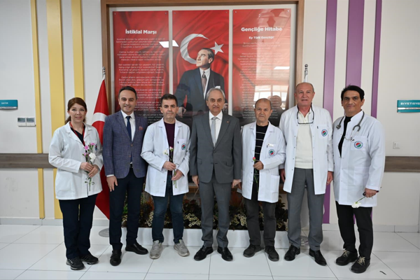 Başkan Kocagöz, sağlık çalışanlarının Tıp Bayramı’nı kutladı Başkan Kocagöz, sağlık çalışanlarının Tıp Bayramı’nı kutladı