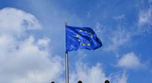 AB Komiseri Kos: Karadağ ile müzakere edilen başlık sayısı 14’e ulaştı