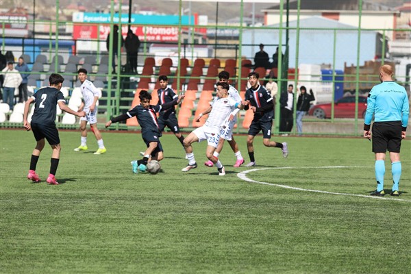 Van Büyükşehir Belediyespor U-18 Futbol Takımı il şampiyonluğunu ilan etti