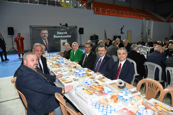 Başkan Genç, Yomra’da vatandaşlarla bir araya geldi