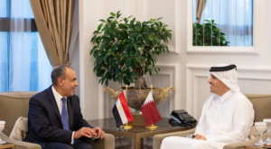 Katar Başbakanı Al-Thani, Mısır Dışişleri Bakanı ile bölgesel gerilimi görüştü