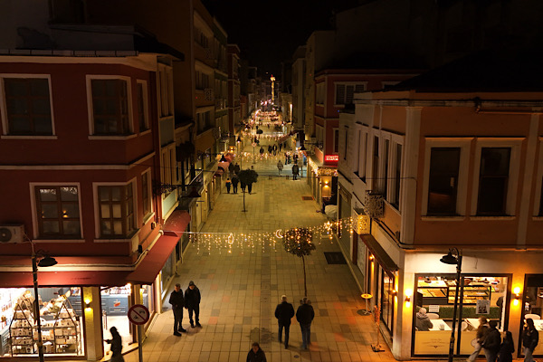 Sırrı Paşa Caddesi’nde Ramazan aydınlatması yapıldı Sırrı Paşa Caddesi’nde Ramazan aydınlatması yapıldı