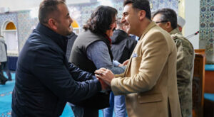 Vali Aygöl, vatandaşlarla Paşalar Camii’nde bayramlaştı