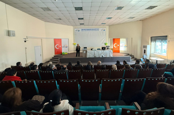 Van Büyükşehir Belediyesi’nden personele etkili konuşma eğitimi