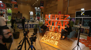 Kepez Kitap Fuarı’nda medya ve içerik üreticileri için yayın stüdyosu kuruldu