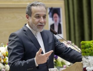 Arakçi: Hürmüz Boğazı kapalı değil