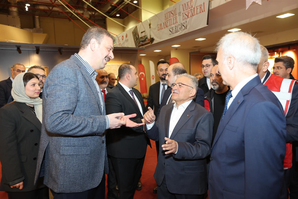 Büyükkılıç, “Kutsal Emanetler ve Vakıf Eserleri Sergisi”nin açılışına katıldı Büyükkılıç, “Kutsal Emanetler ve Vakıf Eserleri Sergisi”nin açılışına katıldı