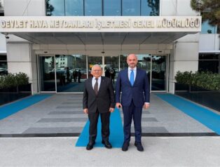 Büyükkılıç’tan DHMİ Genel Müdürü Çakmak’a ziyaret Büyükkılıç’tan DHMİ Genel Müdürü Çakmak’a ziyaret