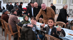 Başkan Karabatı, sokak iftarında vatandaşlarla buluştu Başkan Karabatı, sokak iftarında vatandaşlarla buluştu