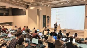 Ramazan boyunca bilim merkezi gençlere teknoloji eğitimi sunuyor