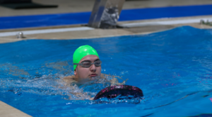 Buca’da otizmli çocuklara yüzme kursu