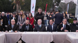 Özdağ, Denizli’de öğrencilerle bir araya geldi