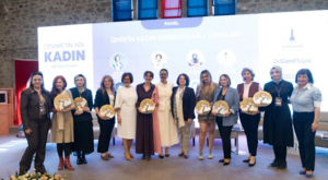 İzmir’de “Cesaretin Adı: Kadın Zirvesi” düzenlendi