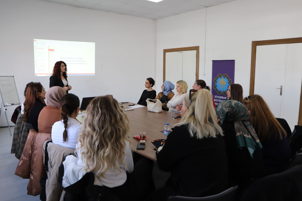 Diyarbakır’da kadınlara toplumsal cinsiyet eşitliği eğitimi Diyarbakır’da kadınlara toplumsal cinsiyet eşitliği eğitimi