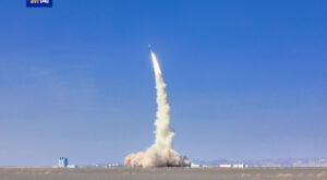 Çin, bir roketle 8 uyduyu fırlattı