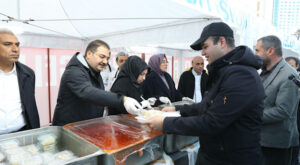 Başkan Canpolat ve Milletvekili Yazmacı iftar çadırında vatandaşlarla buluştu Başkan Canpolat ve Milletvekili Yazmacı iftar çadırında vatandaşlarla buluştu