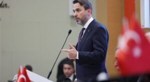 Bayraktar: Kadınlarımızın emeğiyle, denizlerimizde destan yazmaya devam edeceğiz