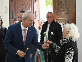 Başkan Kocagöz, 8 Mart’ta belediyenin kadın personellerini unutmadı Başkan Kocagöz, 8 Mart’ta belediyenin kadın personellerini unutmadı