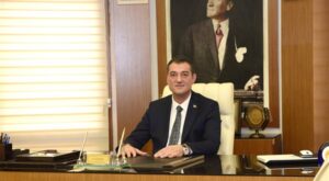 Başkan Köse: Tiyatro, soru soran, cevap arayan bir sahne gösterisidir