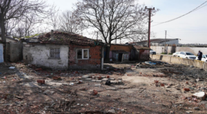 Çorlu’da metruk binaların yıkımı devam ediyor