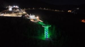 Cam Seyir Terası Yeşilay Haftası için yeşile büründü