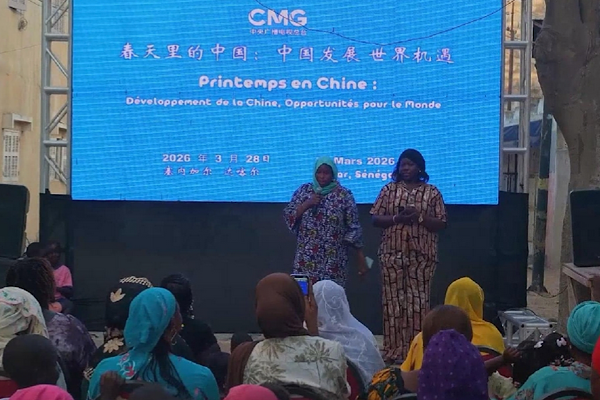 Çin’in gelişimini anlatan film, Guediawaye bölgesinde gösterildi Çin’in gelişimini anlatan film, Guediawaye bölgesinde gösterildi