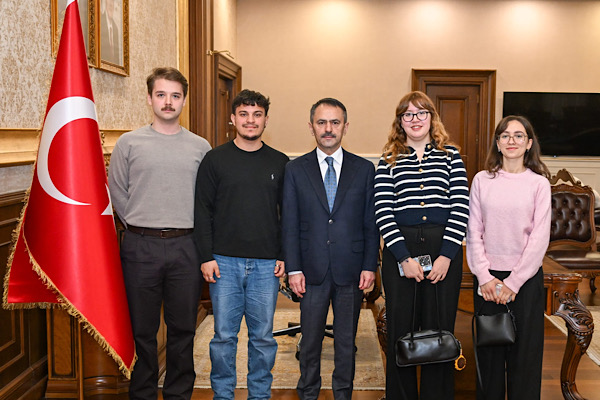 Kocaeli Üniversitesi öğrenci kulüplerinden Vali Aktaş’a ziyaret