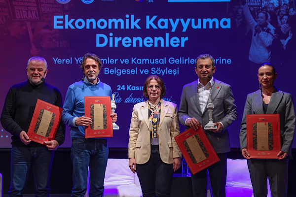 Maltepe’de “Ekonomik Kayyuma Direnenler” söyleşisi düzenlendi Maltepe’de “Ekonomik Kayyuma Direnenler” söyleşisi düzenlendi