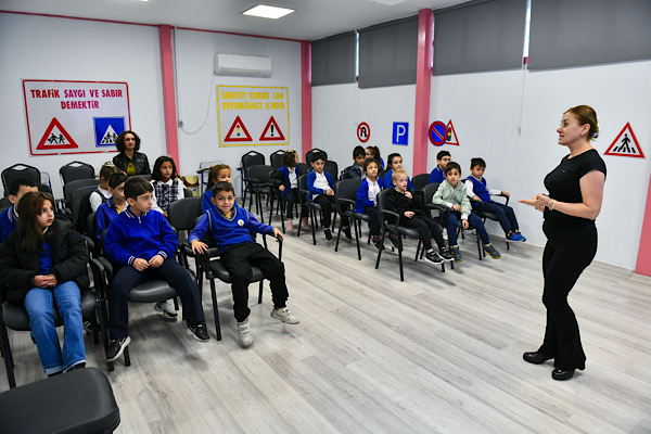 Ankara Büyükşehir Belediyesi’nden öğrencilere uygulamalı trafik eğitimi