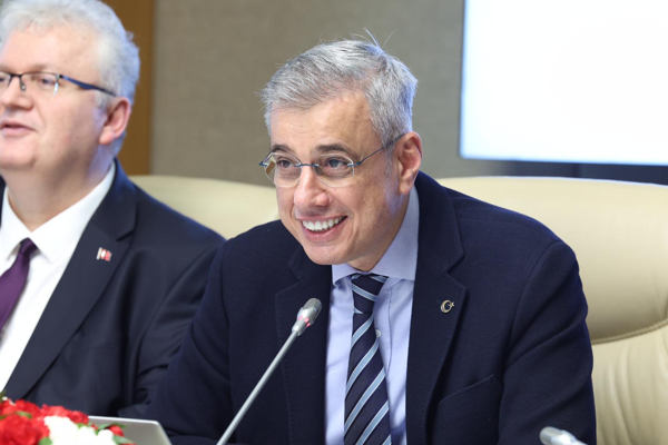 Bakan Memişoğlu: Türkiye son 10 ayda 513 ton hafifledi Bakan Memişoğlu: Türkiye son 10 ayda 513 ton hafifledi