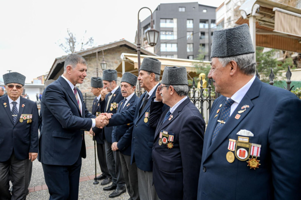 Başkan Tugay’dan şehit aileleri ve gazilere bayram ziyareti