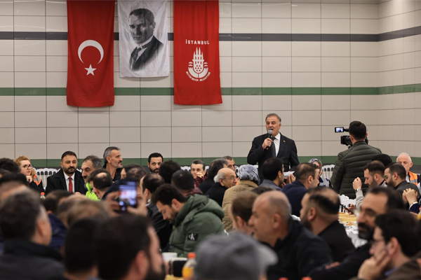 Başkan Vekili Aslan, Metro şantiyesi çalışanlarıyla iftarda buluştu Başkan Vekili Aslan, Metro şantiyesi çalışanlarıyla iftarda buluştu
